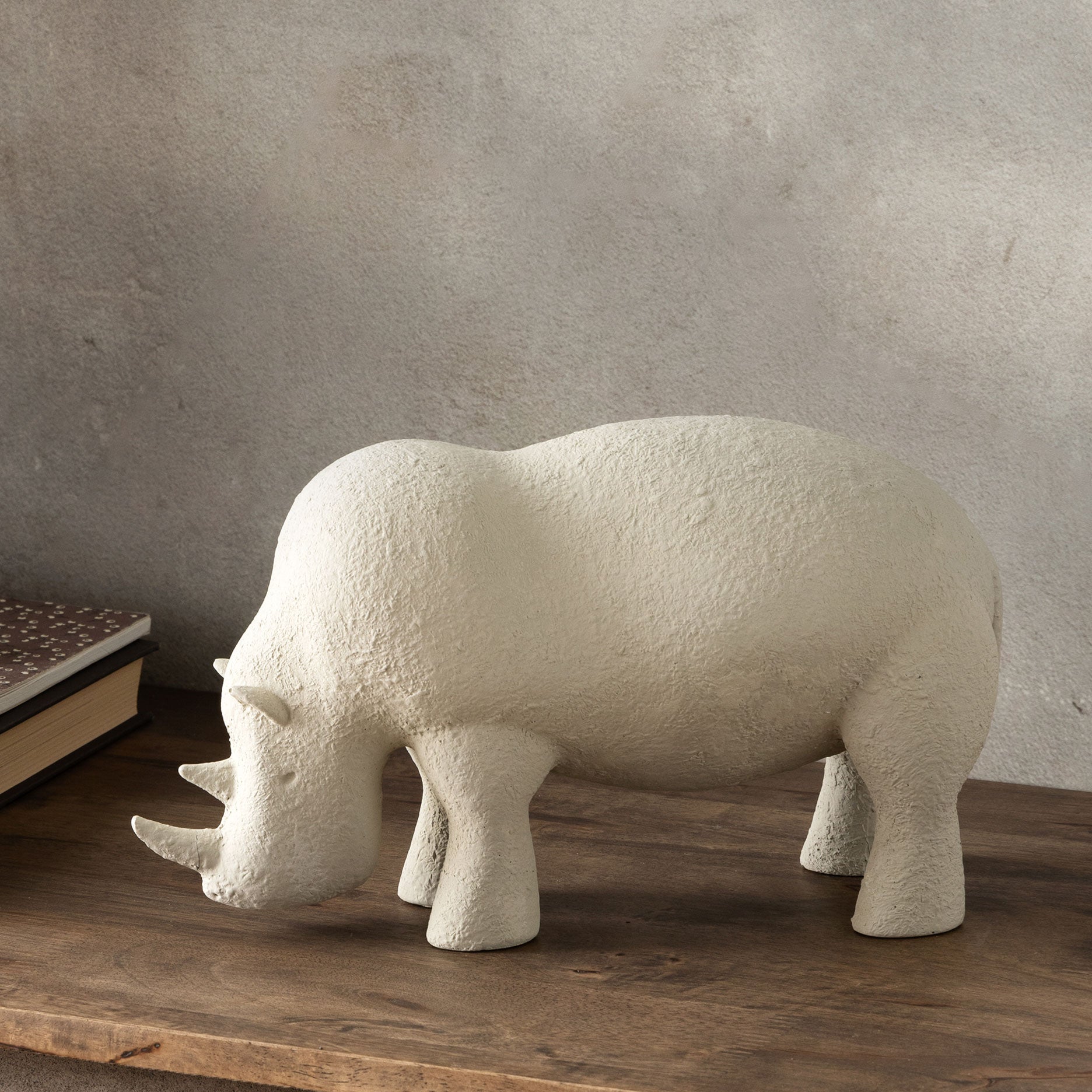 Nashorn aus Zement